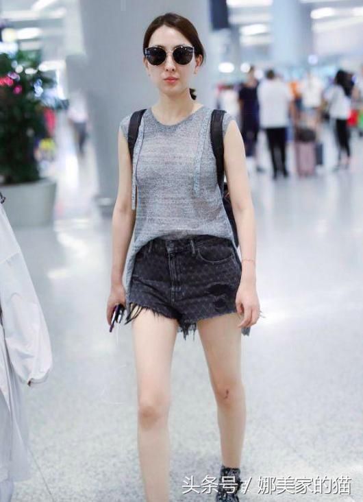 没有什么是马苏不敢穿的，上衣不扣扣子，网友：我还以为里面没穿