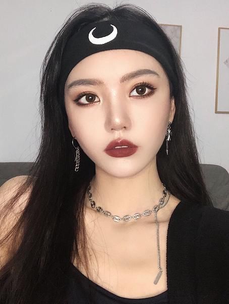  适合@一招教你测试！你适合淡妆OR浓妆，妆容选错颜值减分