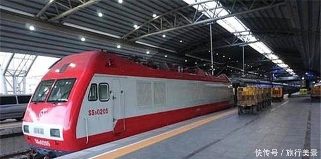  沈阳北■我国特殊的火车，不仅全车都是卧铺，而且中途还不会停