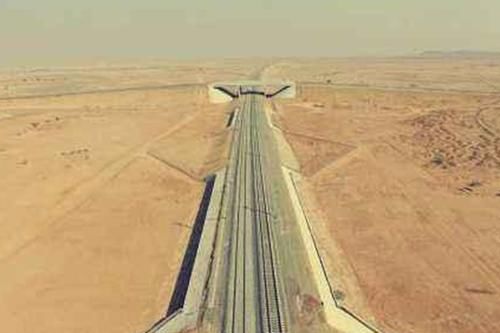  【全长】十年磨一剑，中国建设全球首条沙漠高铁，双线全长约480