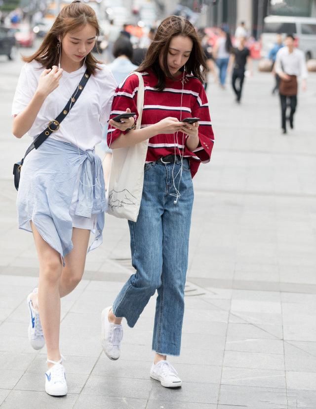 街拍，尽显气质高雅的时尚穿搭示范，让你尽显气质美!