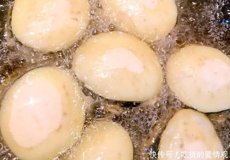柔软■老沧口风味的炸茄盒,柔软酥脆的口感,长豆角是亮点