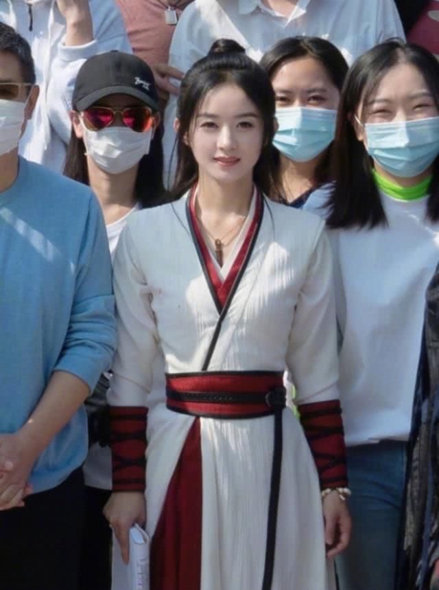 『情真意切』赵丽颖杀青演讲曝光,泪洒现场,感言情真意切全场动容
