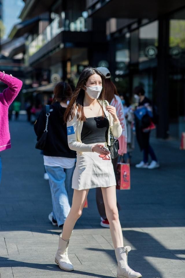  『小姐姐』日常穿搭越简越好，这些风格的衣服一定要码住，百搭通勤又干练