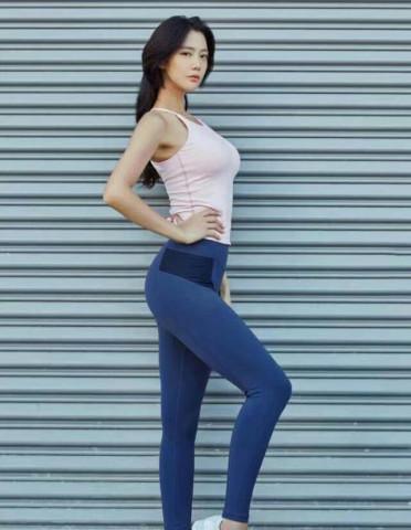 大方又好搭配的打底裤，能够让你更有女人味！