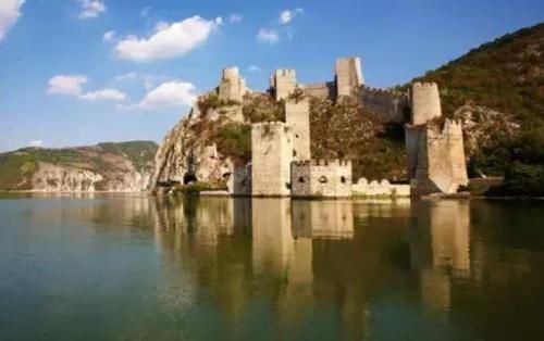 首个对中国免签的欧洲国家，中文随处可见，被称为第二个“巴铁”