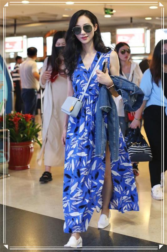 韩雪太强了,一条印花裙也能凹出性感范，网友：快教教王鸥吧！