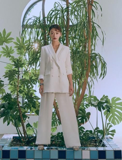 吴谨言的裤子太僵硬了，直接剪一块纸板当裤子?简直攻气十足