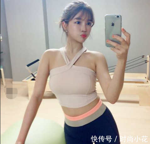 时尚街拍，曼妙身姿的紧身裤美女，展现优雅气质，十分抢眼