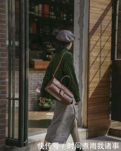  【强大】“气场强大”的女人，穿毛衣很少配牛仔裤！学学三木搭配，真时髦