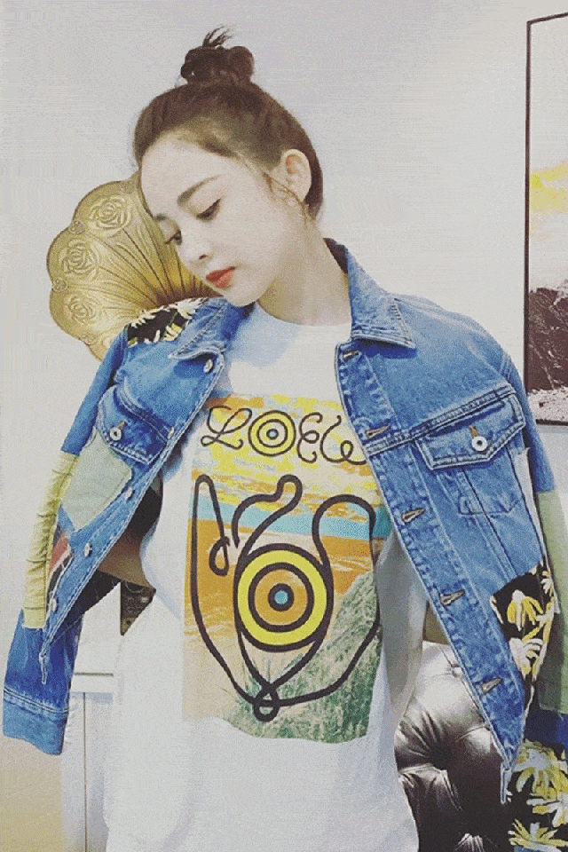  视觉效果：谁说牛仔服已烂大街？今年流行这4款，百搭又时髦，回头率爆表！