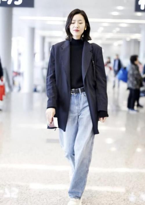  『女性』基础款牛仔裤也能穿出高级感，跟超模刘雯这样搭，时髦更减龄