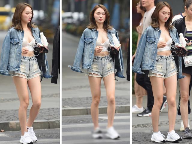 小姐姐真敢穿，内衣外披牛仔衣还不扣，外搭的意义何在？