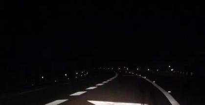  高速|晚上跑高速和平时一样用近光灯老司机别糊涂，除非你命大！