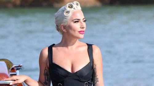 LadyGaga三转淑女风全球首拎CELINE旷世新包，王菲爱牌不再性冷