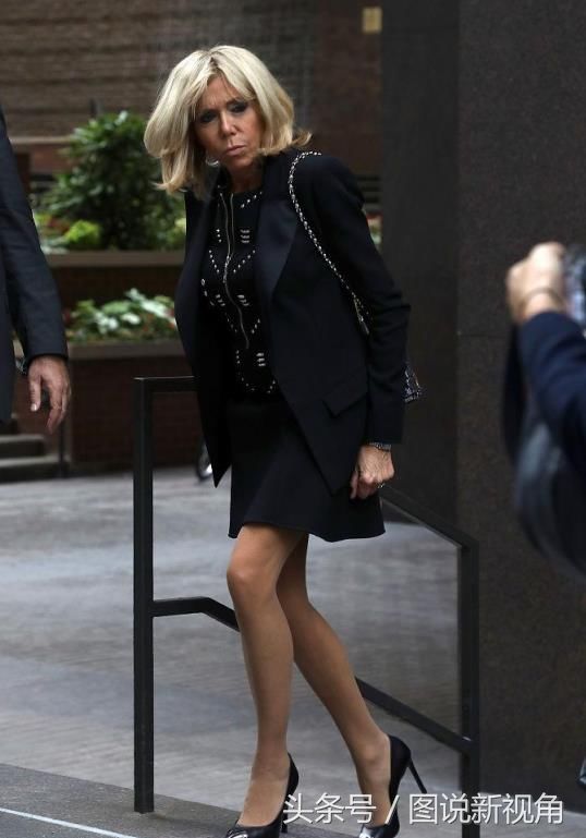 继伊万卡之后法第一夫人也穿蕾丝裙，这些权贵女性能不能别太耀眼