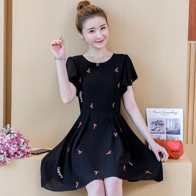 从来没见过这么漂亮的包臀裙，洋气又迷人，拍照超上镜