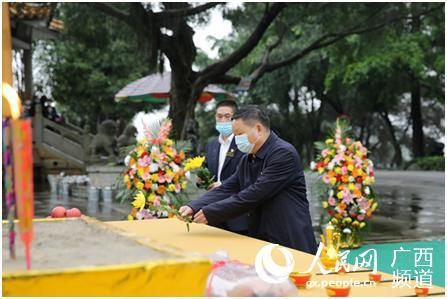  「祭扫」倡导祭祀新风尚 广西开展清明节代祭扫活动