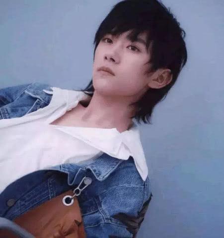 鲻鱼头发型得靠颜值撑！范丞丞像精灵，杨洋超日系，鹿晗不敢认！