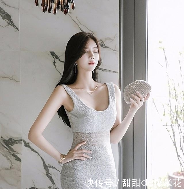 『瞬间』性感吊带长裙小姐姐, 曼妙身材彰显端庄魅力, 瞬间让你心动