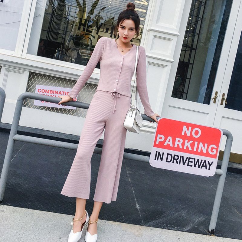 如今的女人，都备上几款这样的秋装，上身比连衣裙洋气大牌，美绝