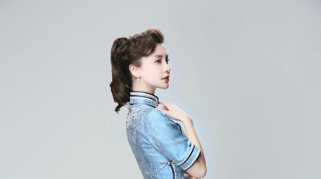  #性感#现在的女人真会穿,这样性感的旗袍直接穿上了,不过真好看