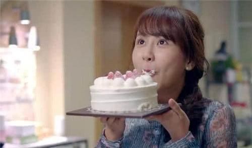 网友实名举报，说杨紫拍戏的时候假吃，难道一个鸡腿吃不下去吗?