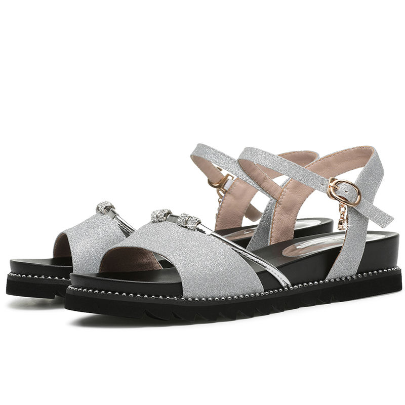 万万别买错,今年特流行特好看的凉鞋必须是这9款,火爆大江南北