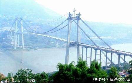  「2020年」政府斥资15多亿，在重庆建长江大桥，双向6车道，预计