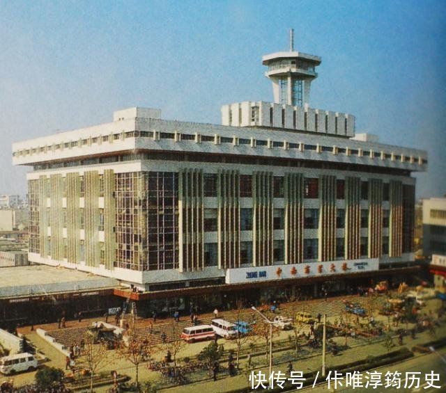  【照片】老照片这是80年代的湖北武汉，这是记忆中的江城