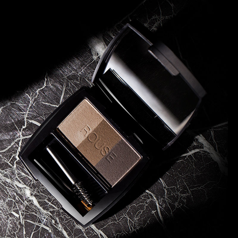 女人还傻傻的跑去纹眉?其实巧用几个便宜小物，不仅效果快还更美