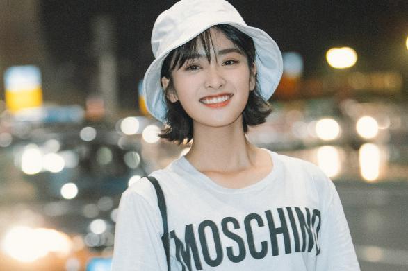 求求沈月了，不要再穿牛仔裤了，简直是一言难尽，看起来有点壮！