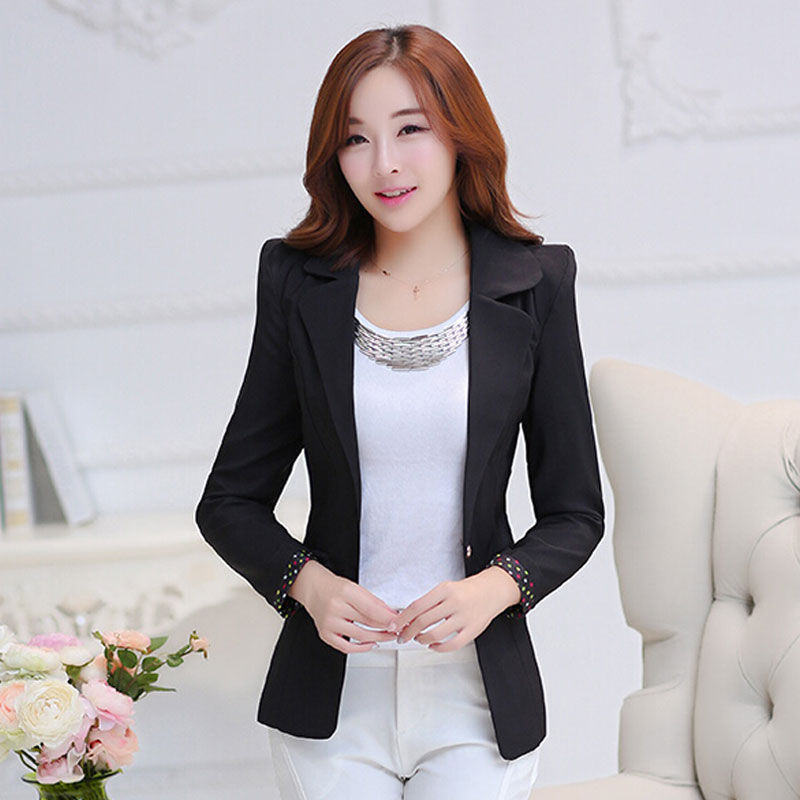 今年不流行连衣裙了,“小西装”+“阔腿裤”,瞬间提升档次