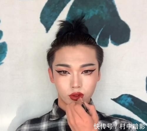 『 花木兰』开局：好俊俏的男孩子，效果：你是换头了吧，小哥哥仿妆“花木兰”