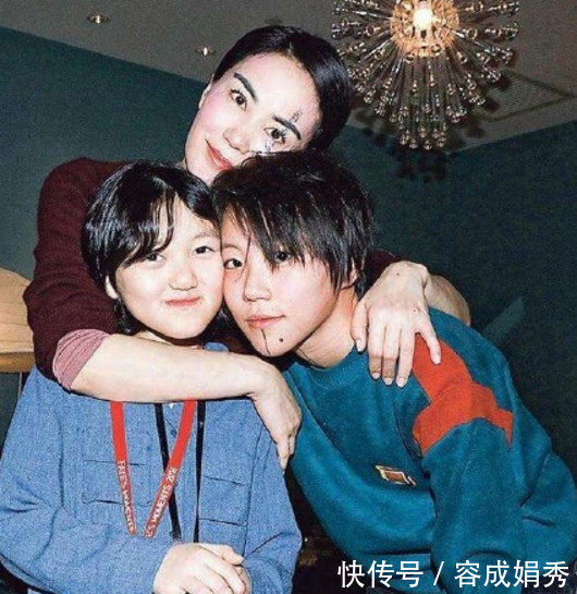 窦靖童风格“大反转”！粉色造型女人味十足，终于有女孩的样子了