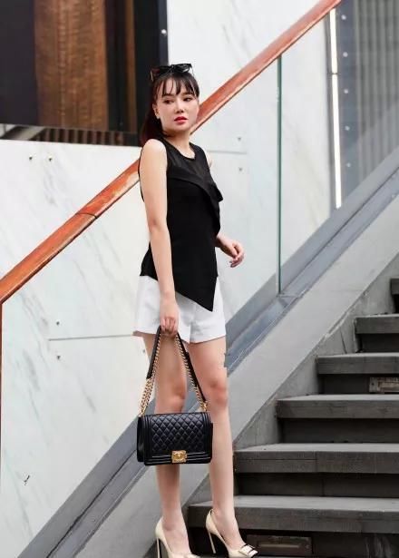  #气质#女生穿上高跟鞋，秀出一种倾城倾国的气质