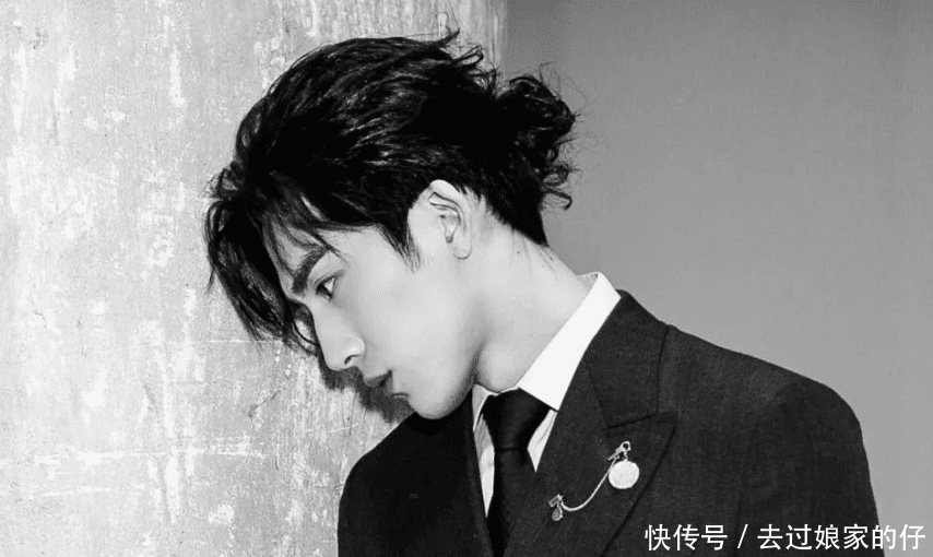 『影帝』出生28天就遭抛弃,奶奶摆摊17年养大,后苦尽甘来成三十亿影帝