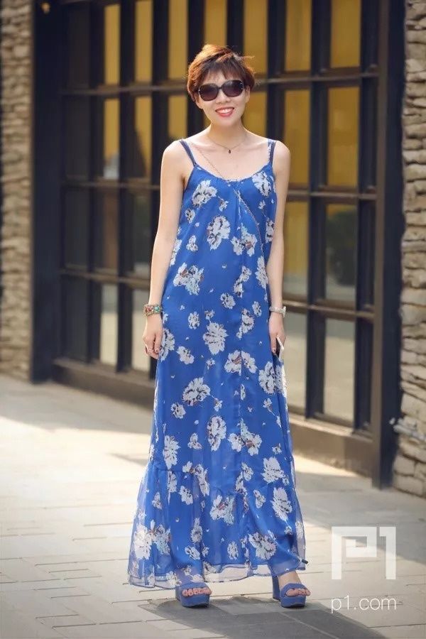 表姐用一条皮裤“进宫”了，Gaga拎的第一只Cline新手袋长什么样?