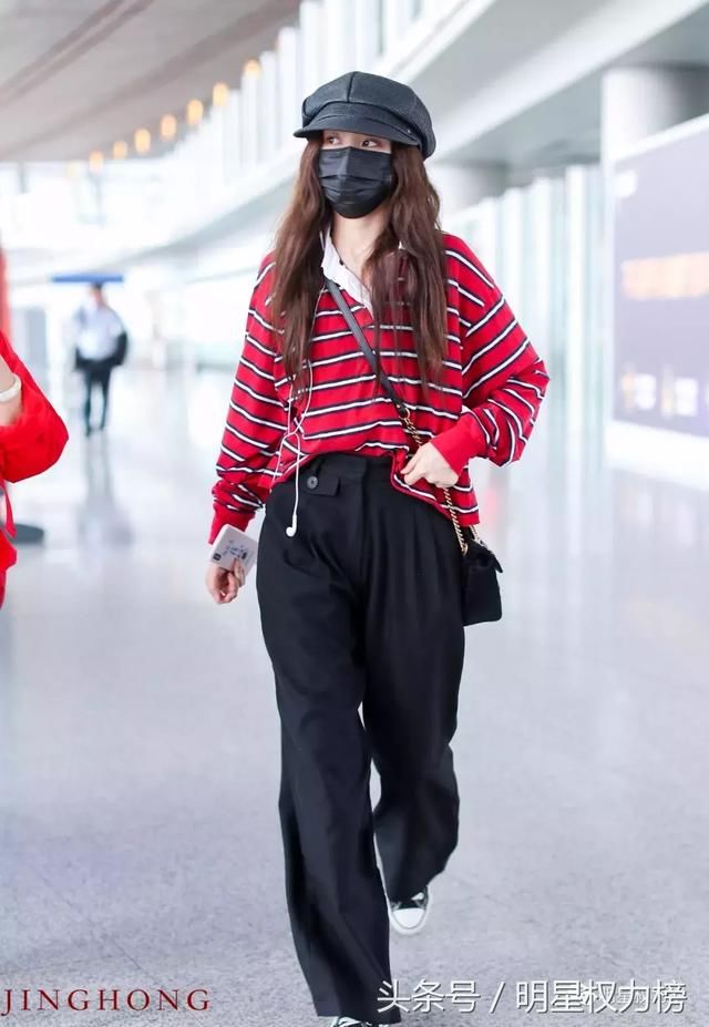 这些女明星私服衣品确实不错,不过夏天捂成这样真的不热嘛?