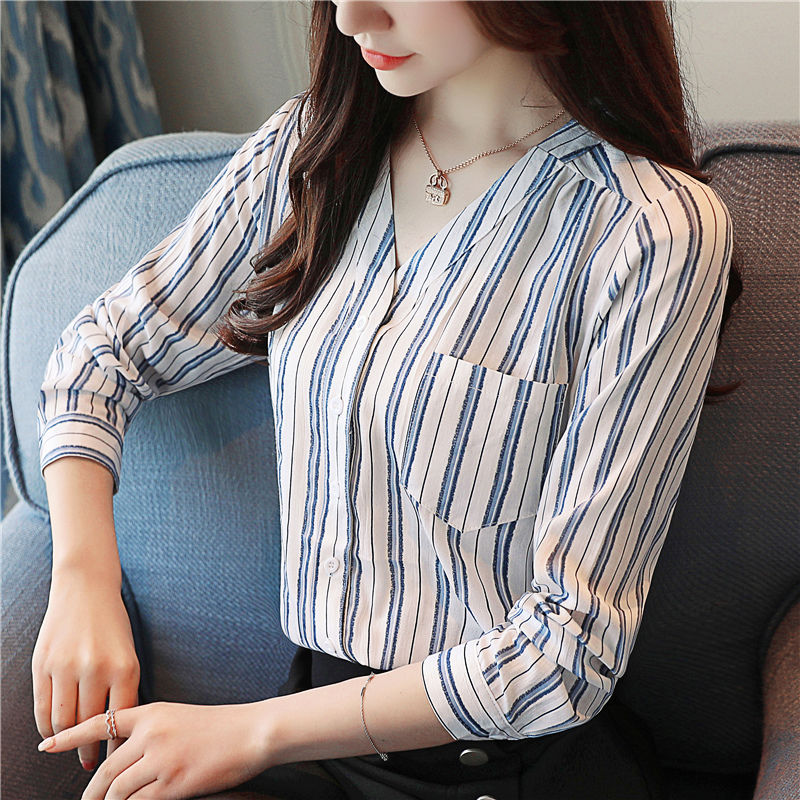 秋老虎别穿毛衣,太热!试试当下流行的棉麻小衫,迷人忒好看