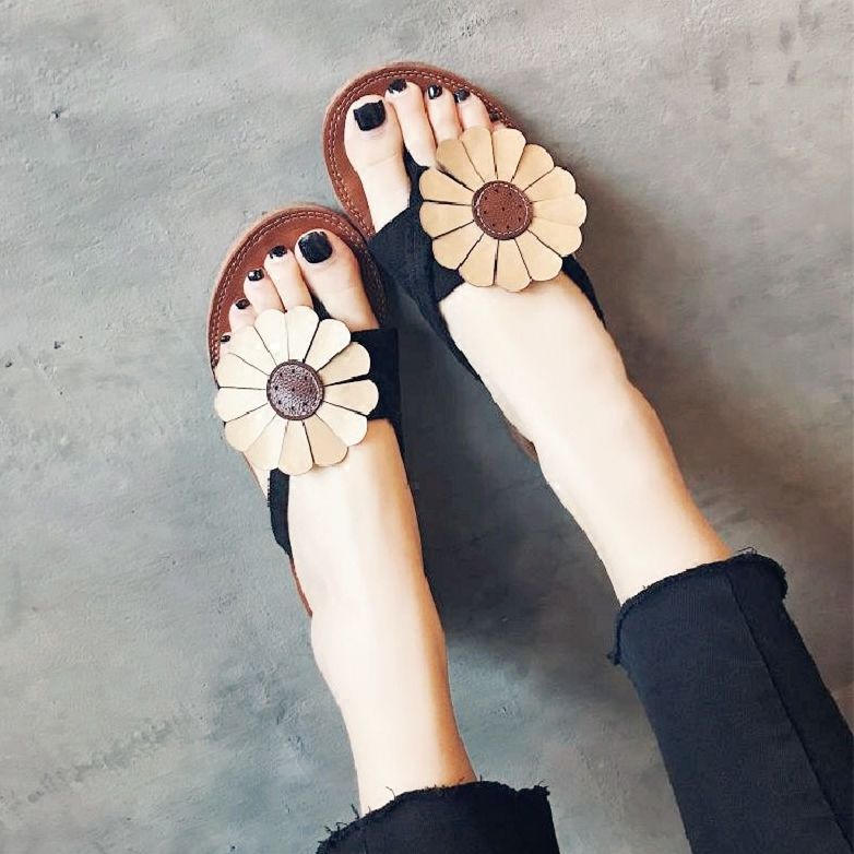 选择这样的凉鞋，给你的美足降降温~