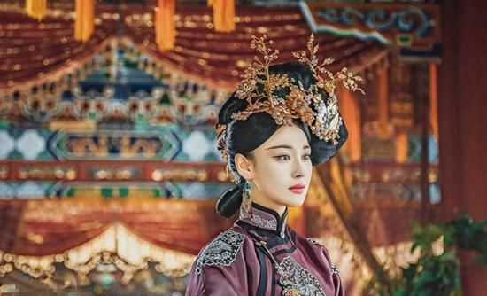 盆栽■女星头顶像盆栽植物的发饰，关晓彤、张馨予被造型设计坑，郑爽让人心痛！