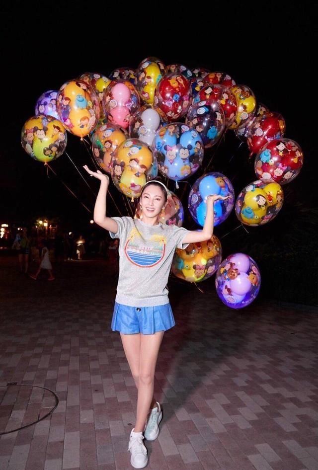 最近都过生日吗？大趴的感觉各不相同，张雨绮格外养眼