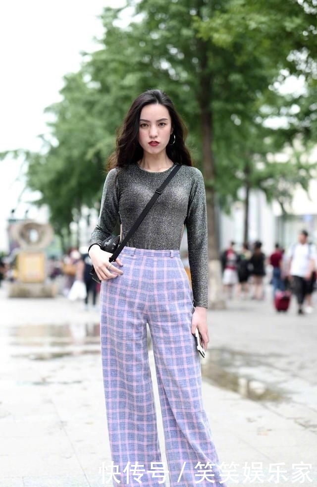  连体■吊带连体裤搭配高跟凉鞋，时尚又性感的风格，搭配出女神般的气息