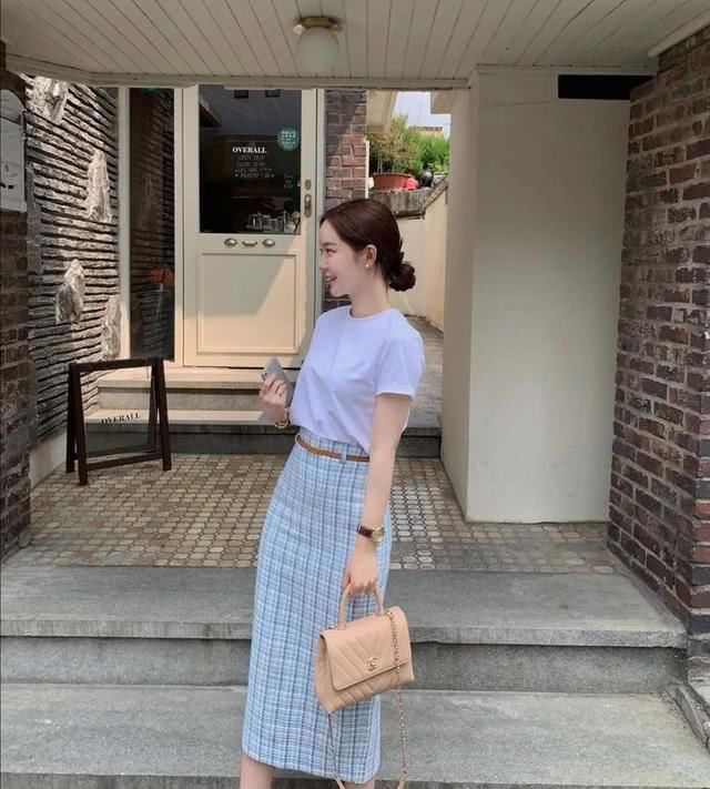  #奶油色#别再穿一身黑了！初夏适合这些“奶油色”，时髦气质又显白！