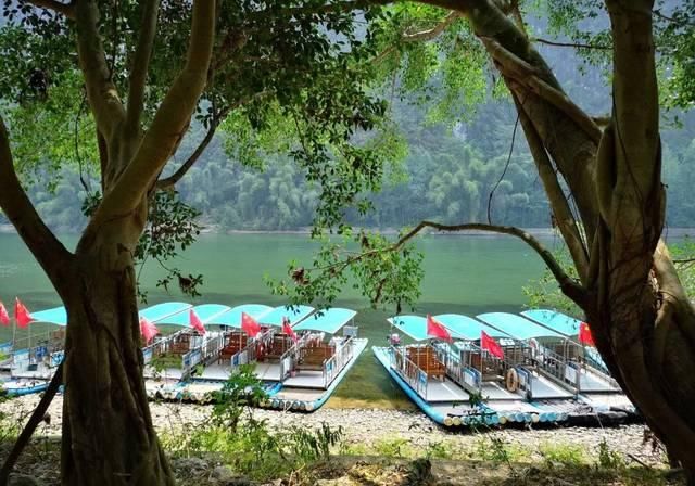 广西桂林阳朔有个小镇，名气不大游客不多，风景秀丽如世外桃源