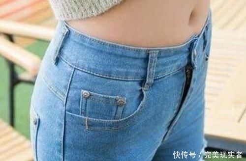 优美■牛仔裤美女,看起来有日韩潮流风格,展现出线条的优美!