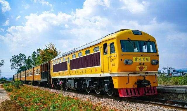 中国最慢的火车，比自行车还慢，却还是一票难求