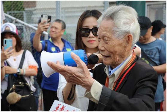  「游行」香港市民元朗游行撑警执法，96岁抗战老兵：现时香港情