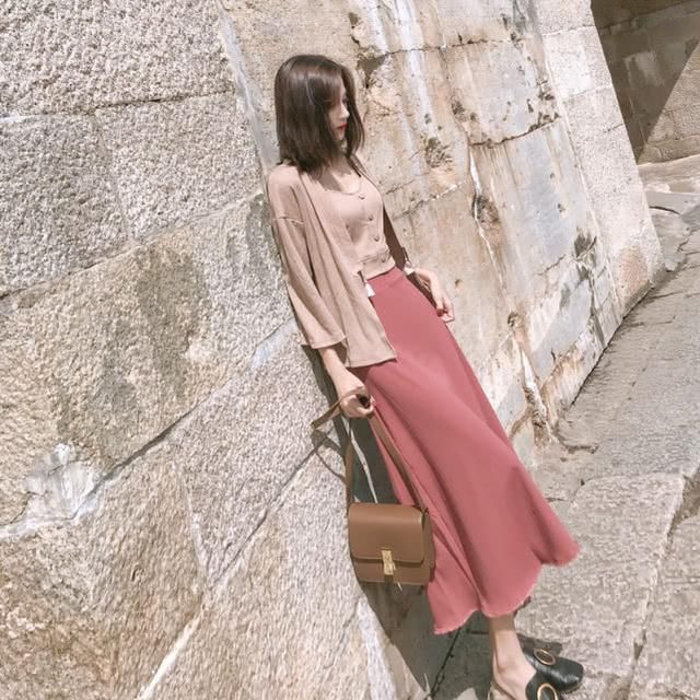 霜降了，裙子可以收起来了，看看这12款晚风套装，洋气又美嫩